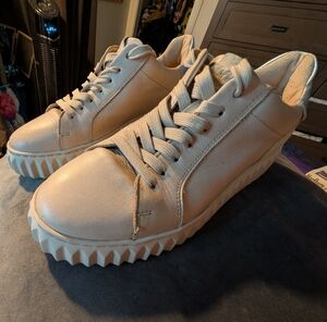LLOYD Low-top Beige Platform Trainers Nonslip Sole Size 37